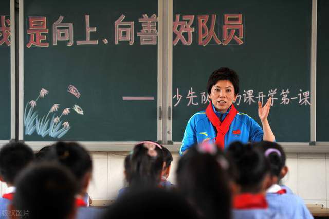 西甲是世界足坛财政限制最严格的联赛之一，为改善许多俱乐部负债累累的情况，西甲主席特巴斯牵头制定了相关规则，使俱乐部的财务状况可以持续运营，但代价是西甲很难再以高价买人。